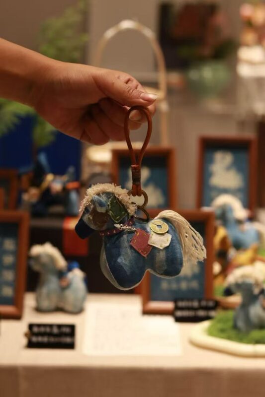 高难度手作挑战 | 解锁传统蓝染与立体缝纫，打造一匹属于你的马年小骏-笨物志